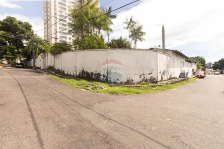 Casa com 5 Quartos à venda, 540m² no Aleixo, Manaus