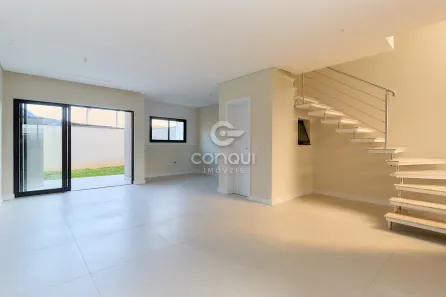 Sobrado com 3 Quartos à venda, 207m² no Bom Jesus, São José dos Pinhais