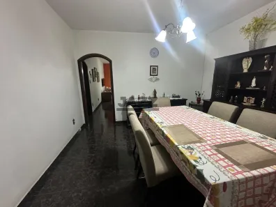 Casa com 3 Quartos à venda, 560m² no Jardim Jacinto, Jacareí