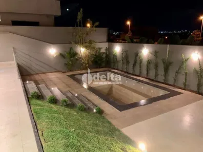 Casa com 4 Quartos à venda, 311m² no Granja Marileusa, Uberlândia