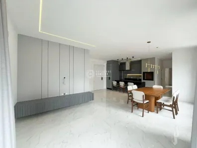 Apartamento com 3 Quartos para alugar, 133m² no Centro, Balneário Camboriú