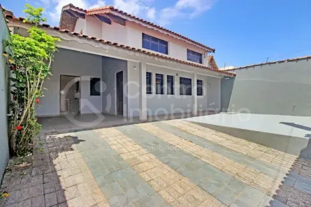 Casa com 3 Quartos à venda, 227m² no Jardim Icaraíba, Peruíbe