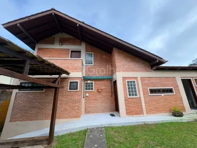 Casa com 3 Quartos para alugar, 150m² no Sambaqui, Florianópolis
