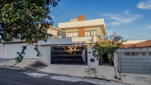 Casa com 3 Quartos à venda, 212m² no Lívia, Botucatu