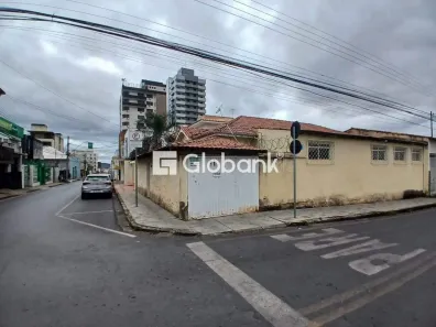 Casa com 4 Quartos à venda, 100m² no Centro, Montes Claros