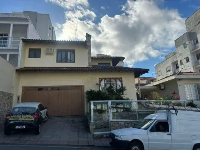 Casa com 4 Quartos para alugar, 236m² no Barreiros, São José