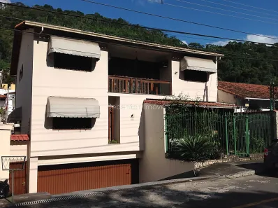 Casa com 4 Quartos à venda, 550m² no Vale do Ipê, Juiz de Fora