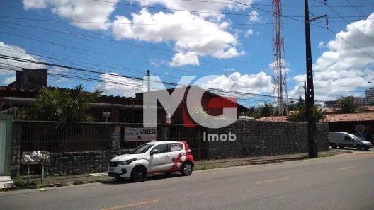 Casa com 4 Quartos à venda, 970m² no São Gerardo, Fortaleza