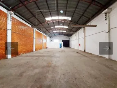 Galpão/Depósito/Armazém à venda, 330m² no Floresta, Porto Alegre