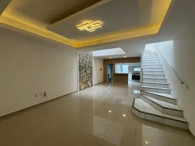 Sobrado com 3 Quartos à venda, 121m² no Coaçu, Fortaleza