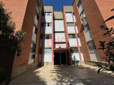 Apartamento com 3 Quartos para alugar, 87m² no Zona 07, Maringá