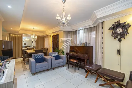 Casa com 3 Quartos à venda, 180m² no Novo Mundo, Curitiba
