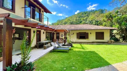 Casa com 6 Quartos à venda, 300m² no Nogueira, Petrópolis