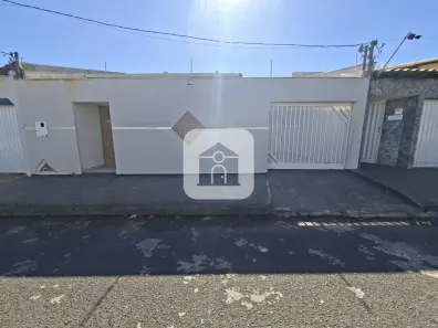 Casa com 3 Quartos para alugar, 170m² no Guarani, Uberlândia