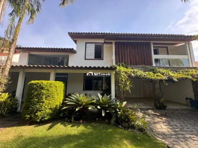 Casa com 4 Quartos à venda, 330m² no São Francisco, Niterói