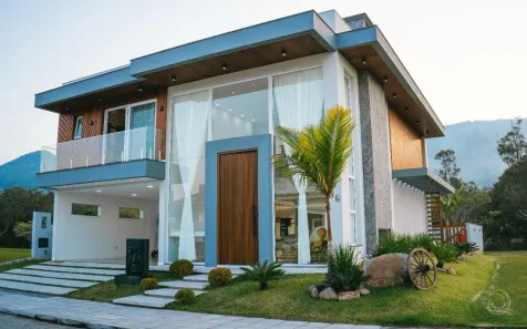 Casa com 5 Quartos à venda, 411m² no Ratones, Florianópolis
