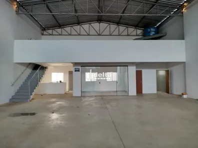 Ponto Comercial à venda, 405m² no Marta Helena, Uberlândia