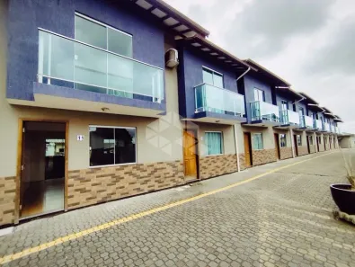 Casa de Condomínio com 2 Quartos para alugar, 65m² no Aririú da Formiga, Palhoça