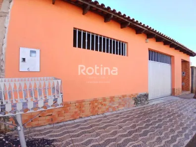 Casa com 3 Quartos para alugar, 250m² no São Jorge, Uberlândia
