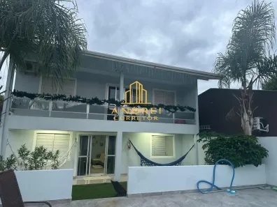 Casa com 5 Quartos à venda, 225m² no Zimbros, Bombinhas