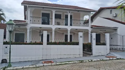 Casa de Condomínio com 5 Quartos à venda, 462m² no Aleixo, Manaus