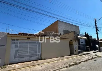 Casa com 3 Quartos à venda, 217m² no Setor Garavelo, Aparecida de Goiânia