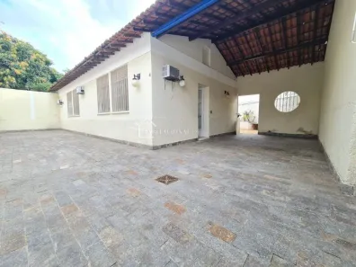 Casa com 3 Quartos à venda, 195m² no Santa Mônica, Belo Horizonte