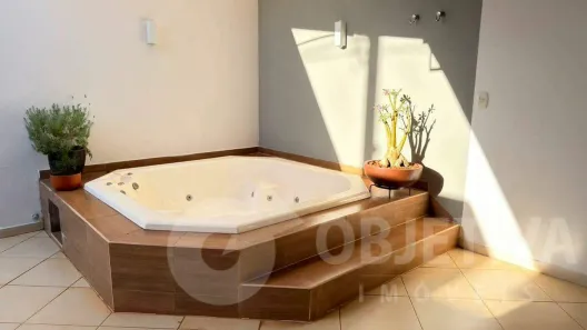 Casa com 3 Quartos à venda, 220m² no Alto Umuarama, Uberlândia