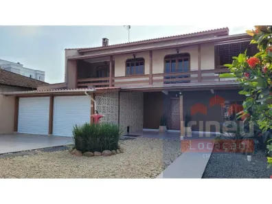Casa com 4 Quartos para alugar, 250m² no Iririú, Joinville