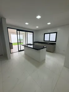Casa de Condomínio com 3 Quartos para alugar, 270m² no Jardim Imperial, Cuiabá