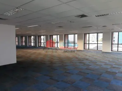 Sala Comercial para alugar, 245m² no Vila Olímpia, São Paulo
