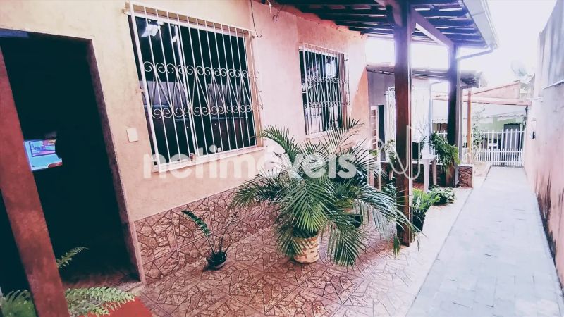 Casa com 2 quartos — Santa Mônica, Belo Horizonte