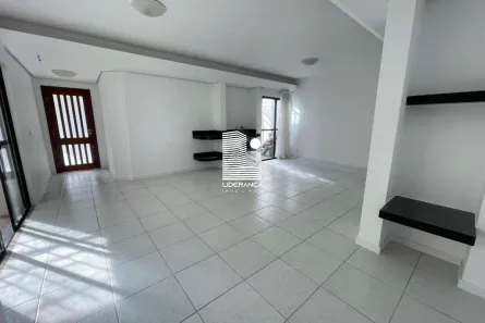 Casa com 3 Quartos para alugar, 290m² no Centro, Florianópolis