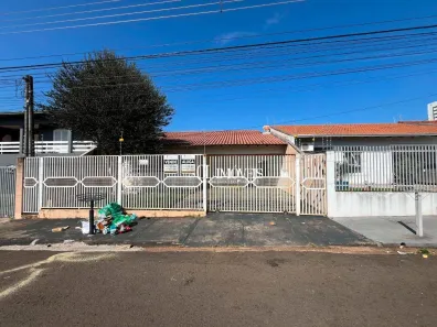 Casa com 3 Quartos para venda ou aluguel, 180m² no Pinheiros, Londrina