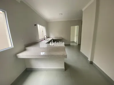 Casa com 3 Quartos à venda, 214m² no Santa Mônica, Uberlândia