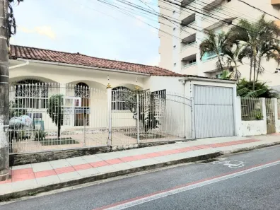 Casa com 3 Quartos à venda, 182m² no Barreiros, São José