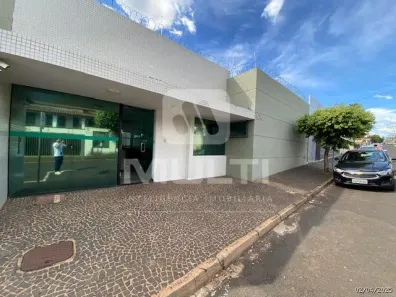 Casa com 1 Quarto para alugar, 150m² no Tabajaras, Uberlândia