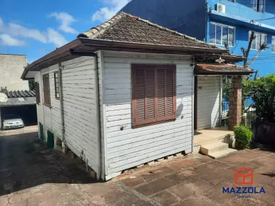 Casa com 3 Quartos à venda, 200m² no Medianeira, Porto Alegre
