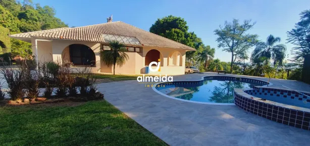 Casa com 4 Quartos para alugar, 489m² no Dom Antônio Reis, Santa Maria
