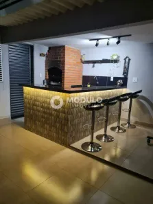 Casa com 3 Quartos à venda, 202m² no Santa Mônica, Uberlândia
