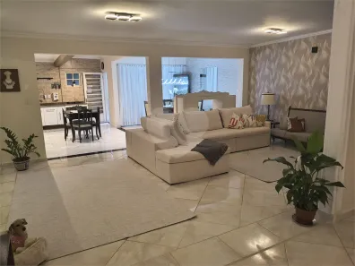 Casa com 3 Quartos à venda, 232m² no Vila Lavínia, Mogi das Cruzes