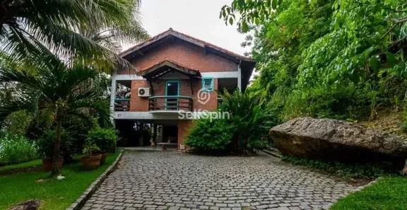 Casa com 6 Quartos para alugar, 546m² no São Francisco, Niterói