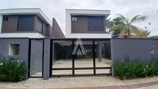Sobrado com 4 Quartos à venda, 217m² no Saguaçu, Joinville