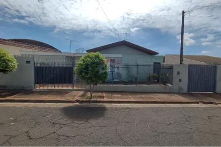 Casa com 3 Quartos à venda, 139m² no Garcia, Lins