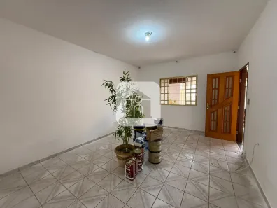 Casa com 3 Quartos para alugar, 180m² no Cidade Jardim, Uberlândia