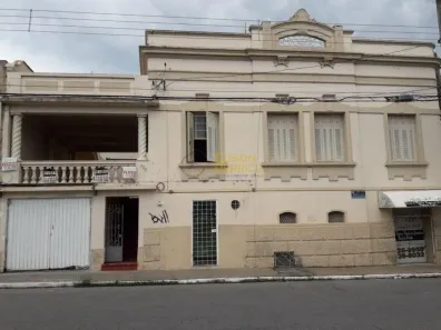 Sobrado com 4 Quartos à venda, 343m² no Centro, Guaratinguetá