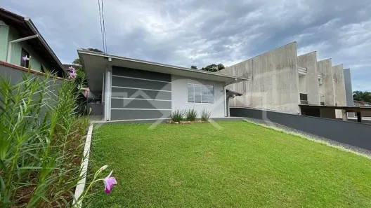 Casa com 3 Quartos para alugar, 120m² no Petrópolis, Joinville