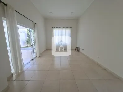 Casa com 3 Quartos à venda, 300m² no Osvaldo Rezende, Uberlândia