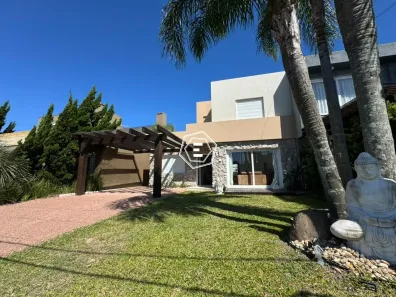 Casa de Condomínio com 3 Quartos à venda, 160m² no , Xangri-Lá