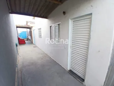 Casa com 2 Quartos para alugar, 60m² no Laranjeiras, Uberlândia